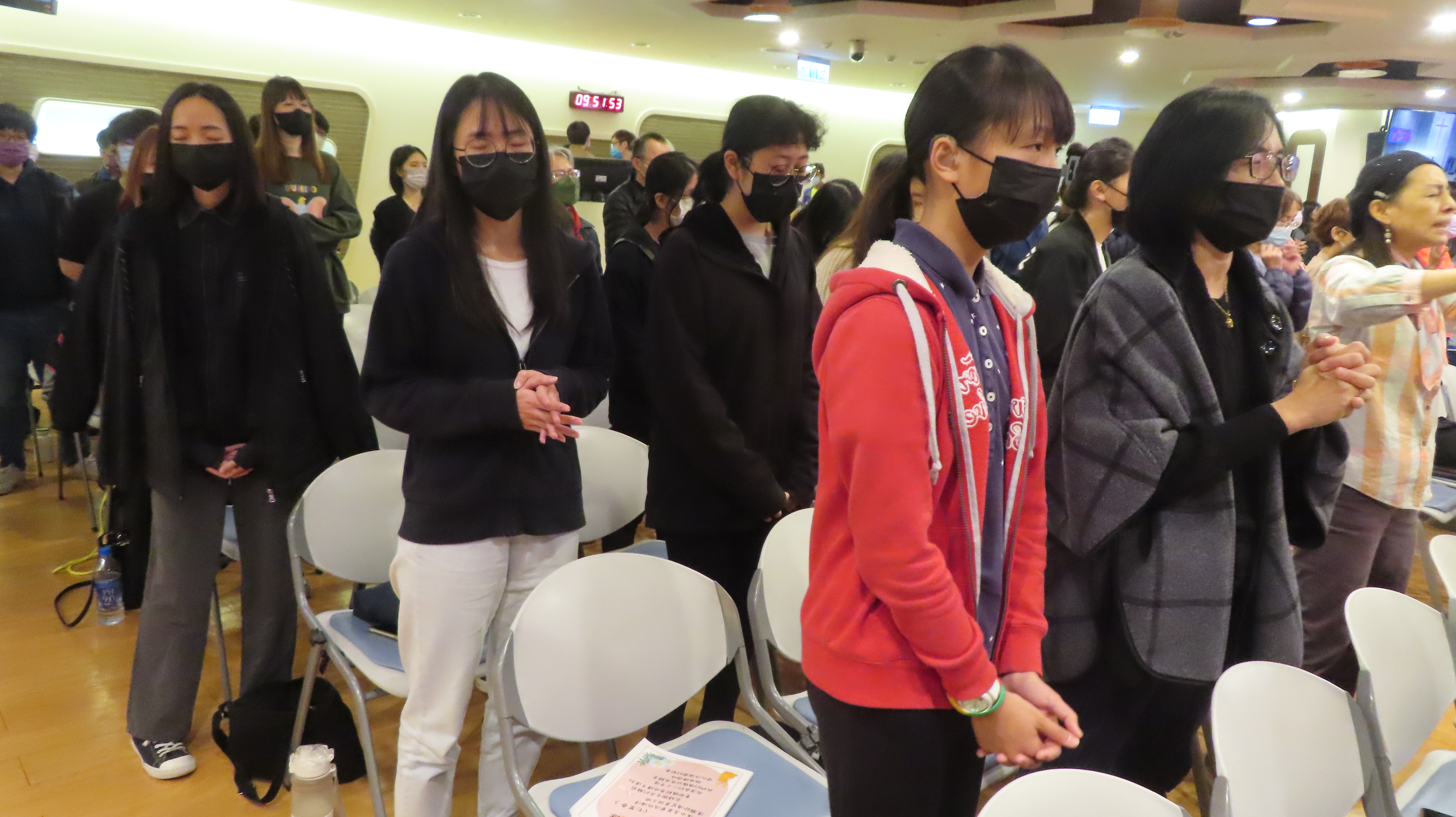 台北聚會點有許多年輕人假日晨起為國禱告（梁敬彥攝影）