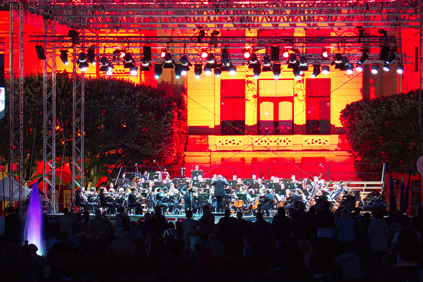 2018年，札格拉布美術館前舉辦的國慶露天音樂會。（照片來源：Andrew/flickr/cc）