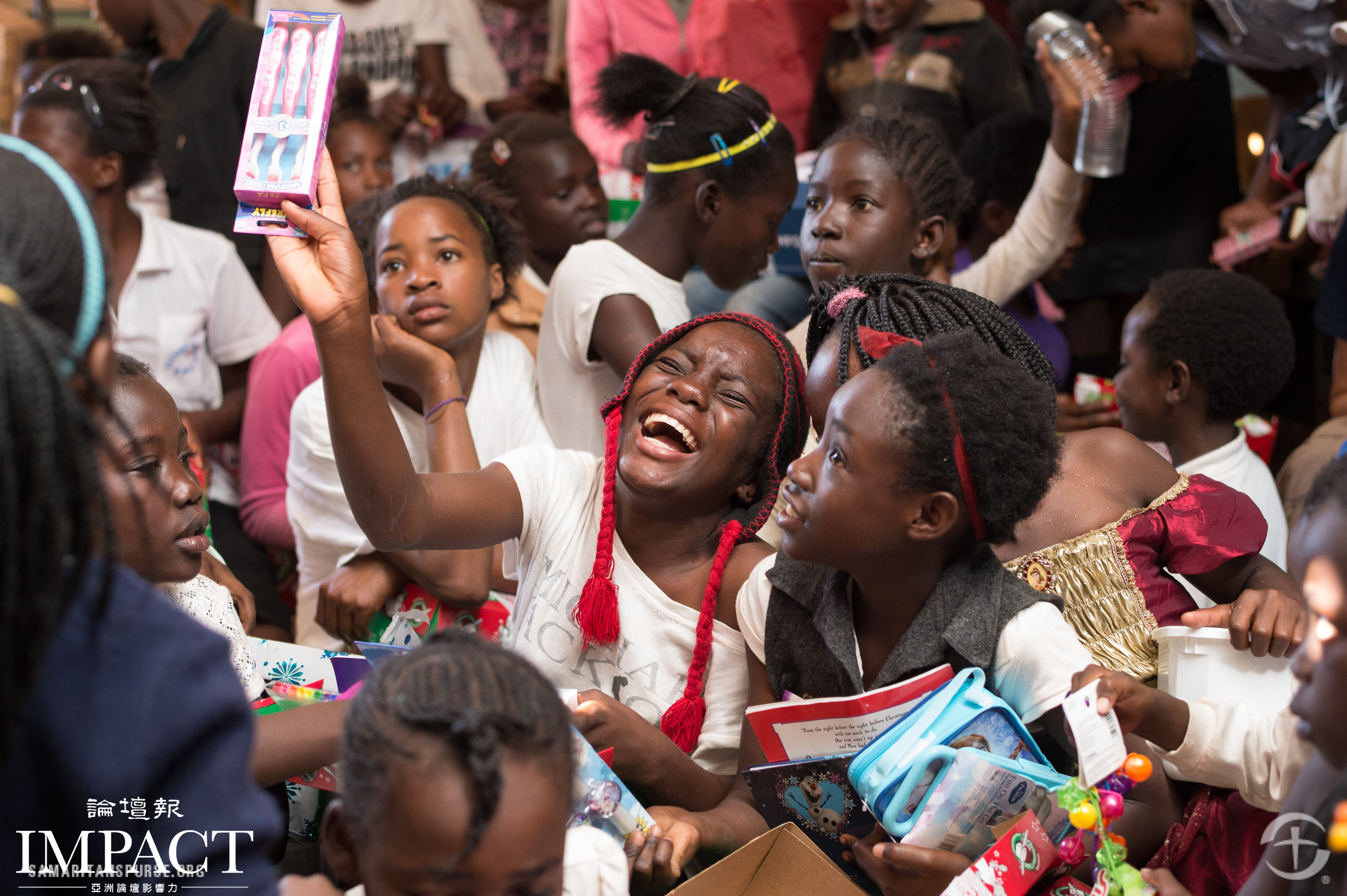 ​​​​拿到聖誕鞋盒的尚比亞孩童開心歡笑。（圖片來源：samaritanspurse.org）