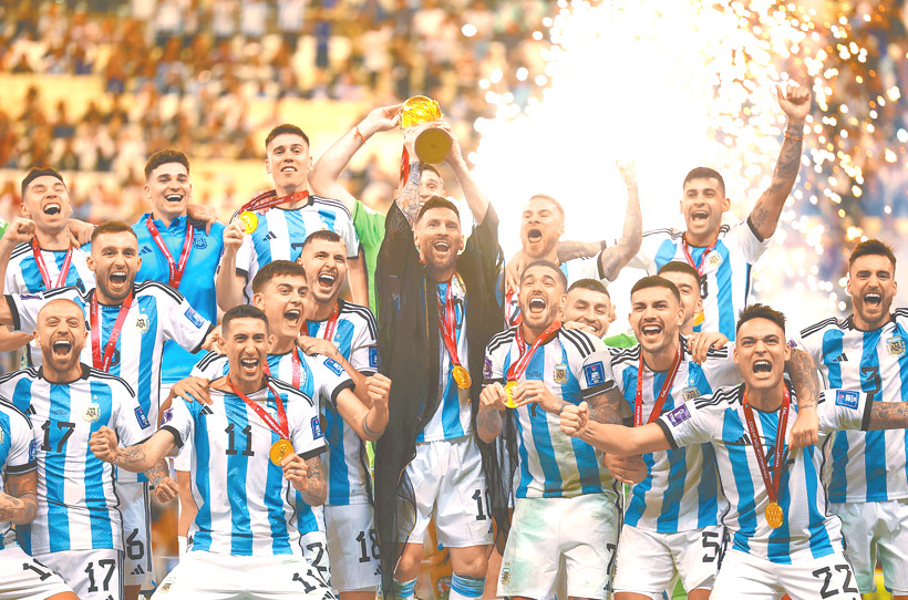 世足賽阿根廷奪冠全隊振臂歡呼