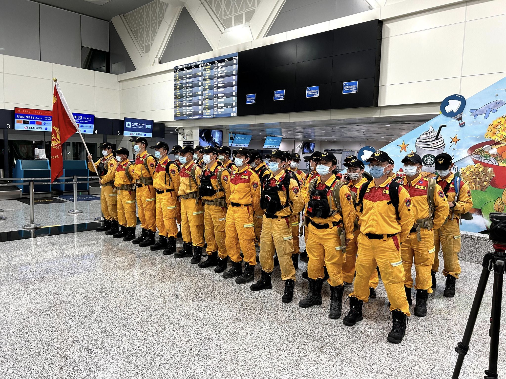 台灣也於第一時間派出搜救隊前往土耳其救災。（圖／外交部臉書）