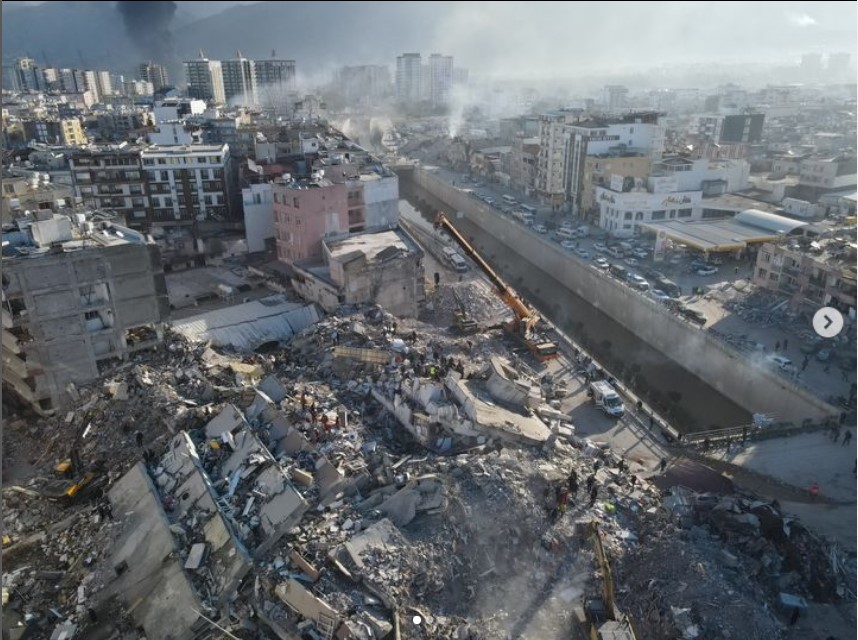 從空中鳥瞰土耳其安塔基亞地震後災情。（圖／翻攝自IG@samaritanspurse）