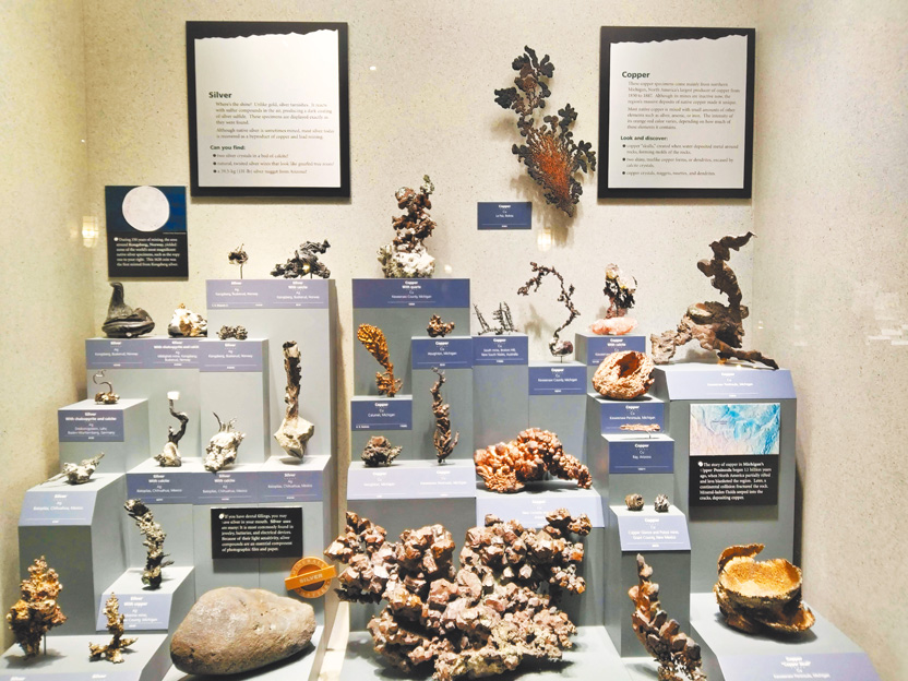 史密森國立自然史博物館的銅銀礦石收藏。（作者攝影）