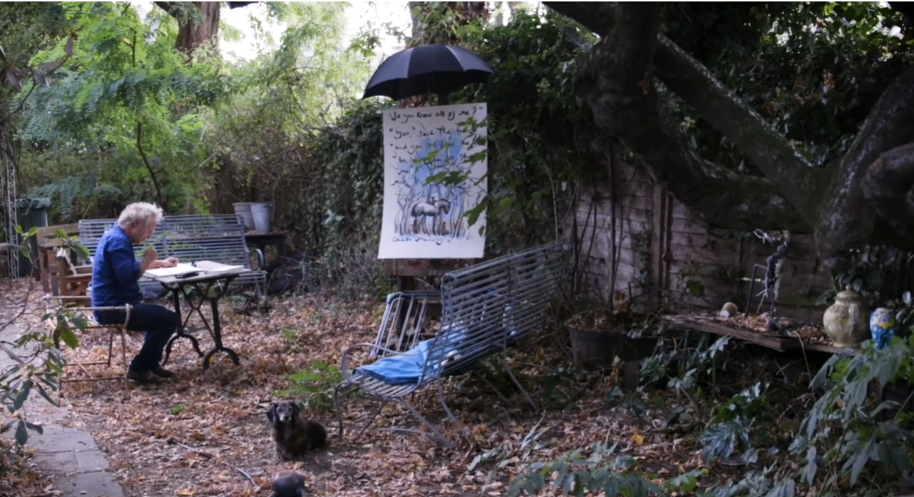 麥克斯在庭院中作畫。（圖／YouTube@靈糧神學院影片截圖）