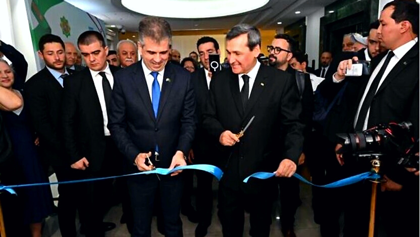 2023 年 4 月 20 日，以色列外交部長伊萊．科恩在土庫曼為新大使館揭幕。（照片來源：Shlomi Amsalem/GPO）