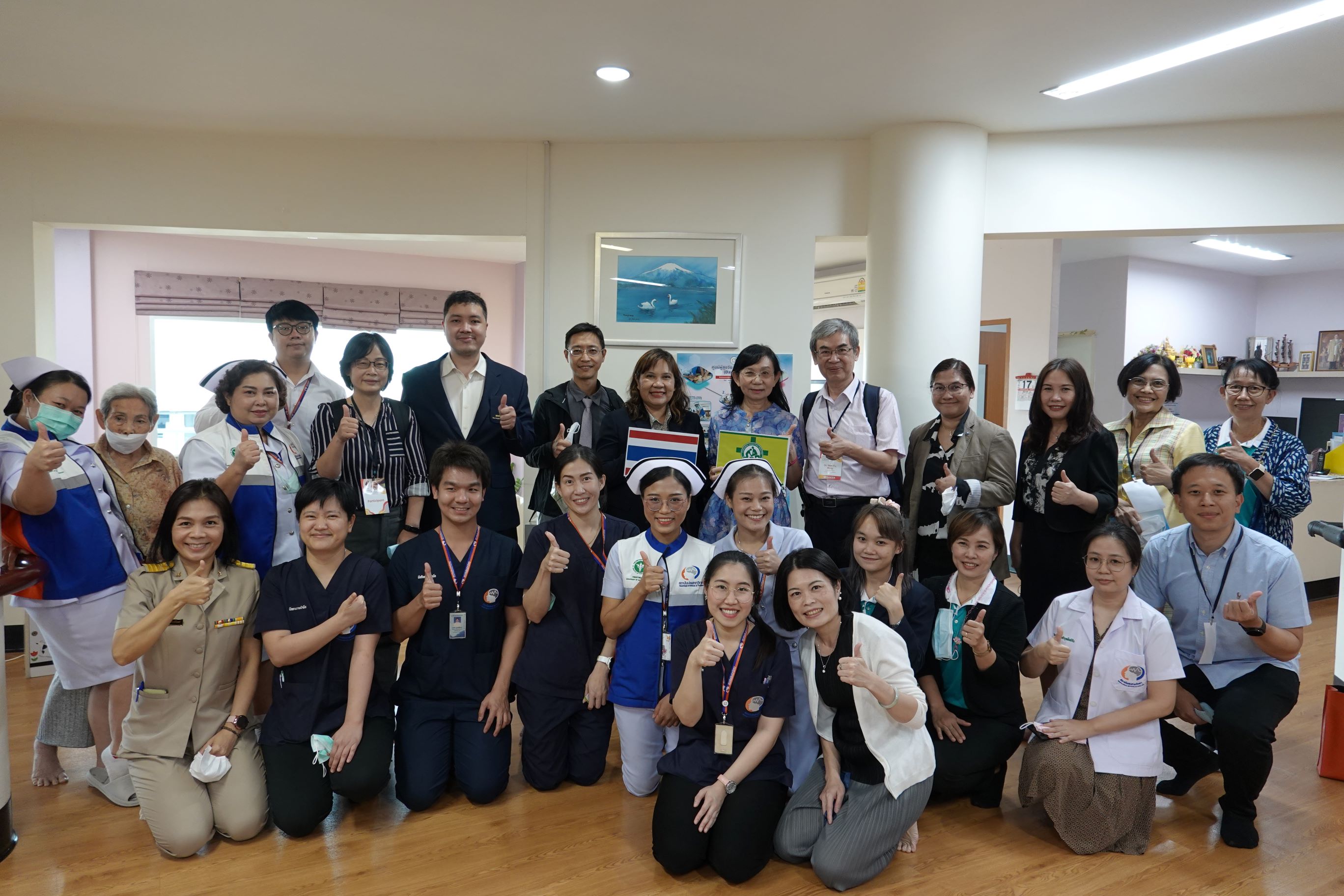 參訪泰國公共衛生部老人醫學研究所暨日照中心合影。
