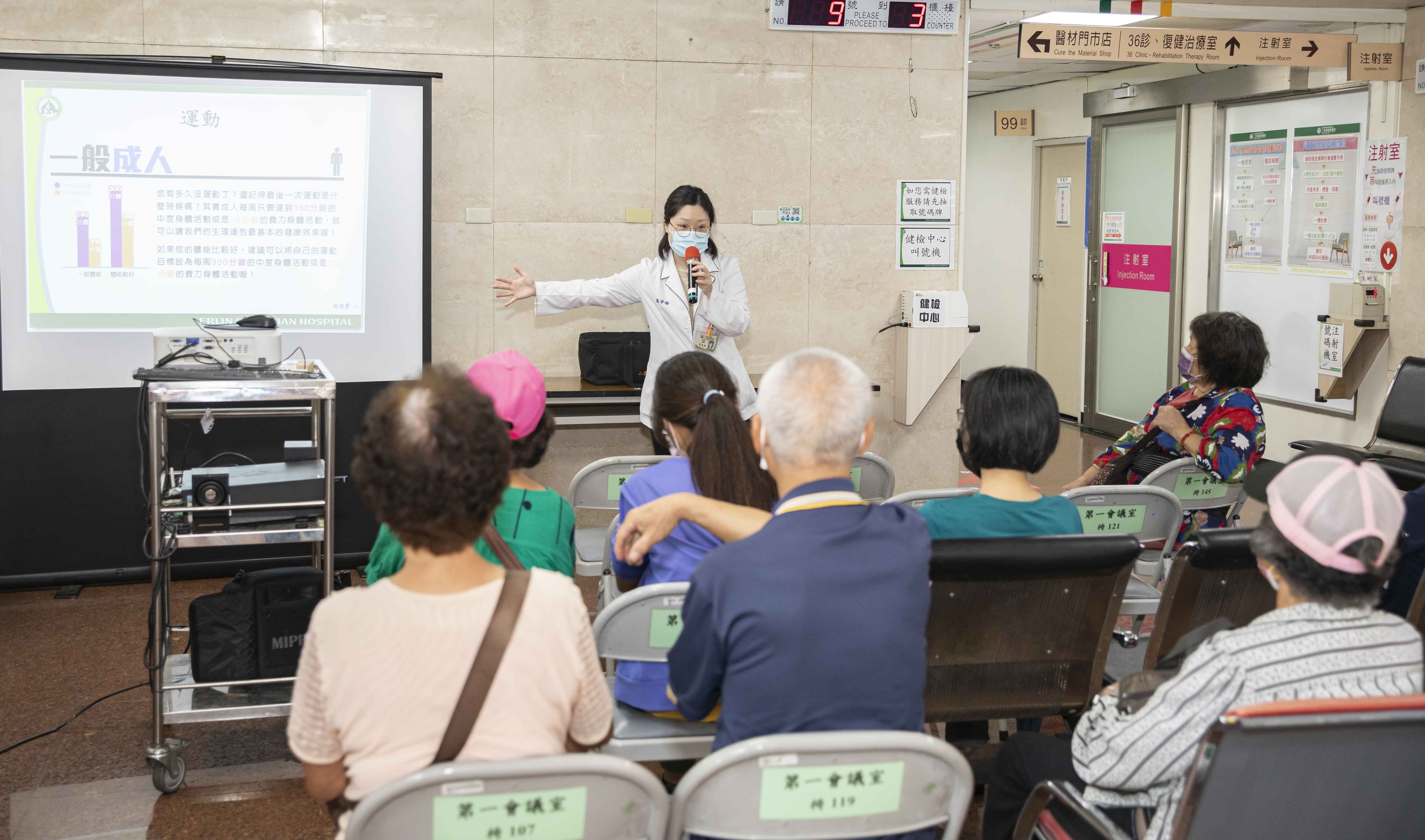 營養衛教室馮淨愉營養師衛教大腸癌的飲食相關知識五大建議。(圖/彰化二林基督教醫院提供)