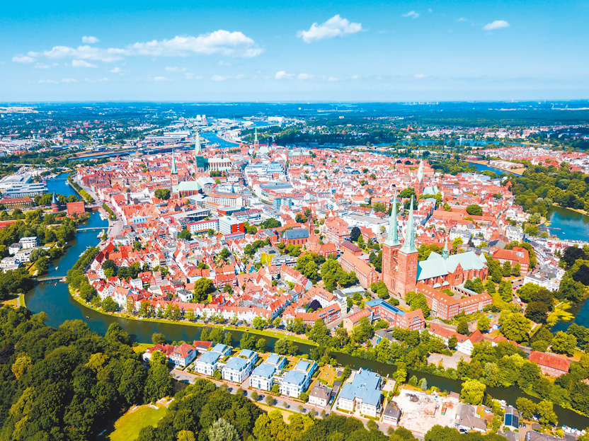 從空中鳥瞰德國呂北克舊城區。