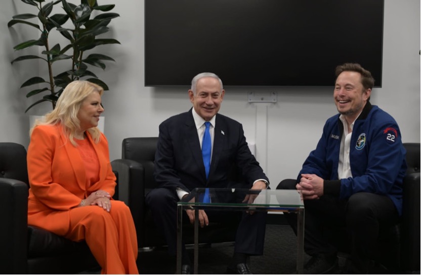 2023年9月18日，以色列總理班傑明．納坦雅胡（Benjamin Netanyahu） 和他的妻子薩拉（Sara）會見了特斯拉執行長兼X董事長伊隆．馬斯克（Elon Musk）。（照片來源：Avi Ohayon/GPO）