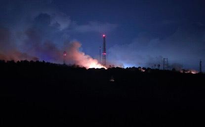 2023年10月10日（週二），以色列砲擊黎巴嫩南部賈爾阿拉姆（Jal al-Allam）村後火焰和煙霧冉冉升起。（照片來源：AP/Mohammed Zaatari）