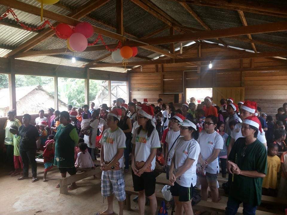 海枫牧师与原住民一起庆祝圣诞节