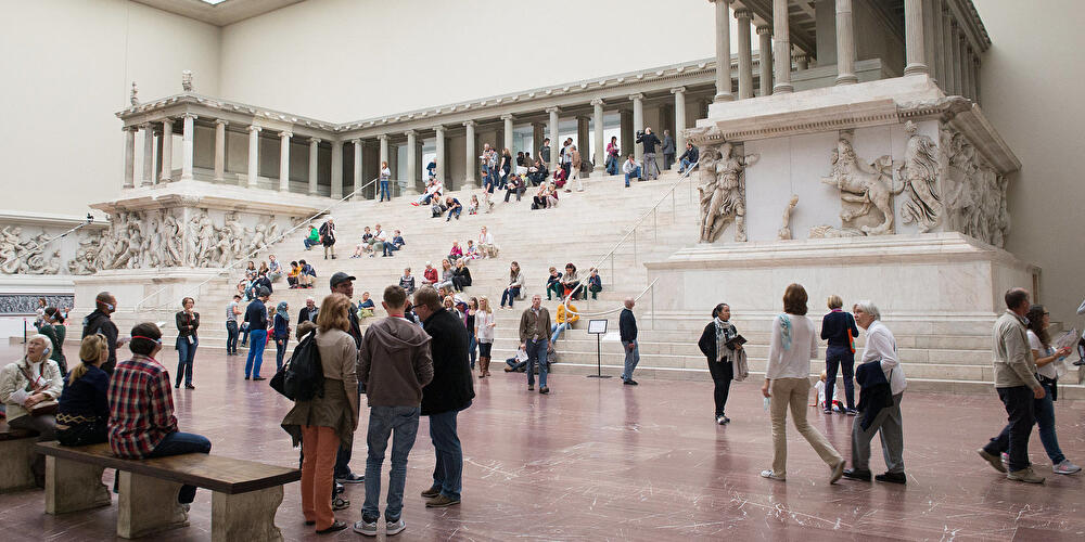 別迦摩祭壇，現收藏于柏林市的別迦摩博物館（Pergamon Museum, Museum Island , Berlin) photo credit：Berlin.de