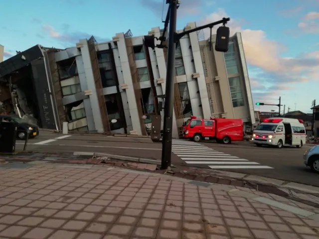 輪島一棟高樓震倒。(翻攝自基督教團中部教區官網）