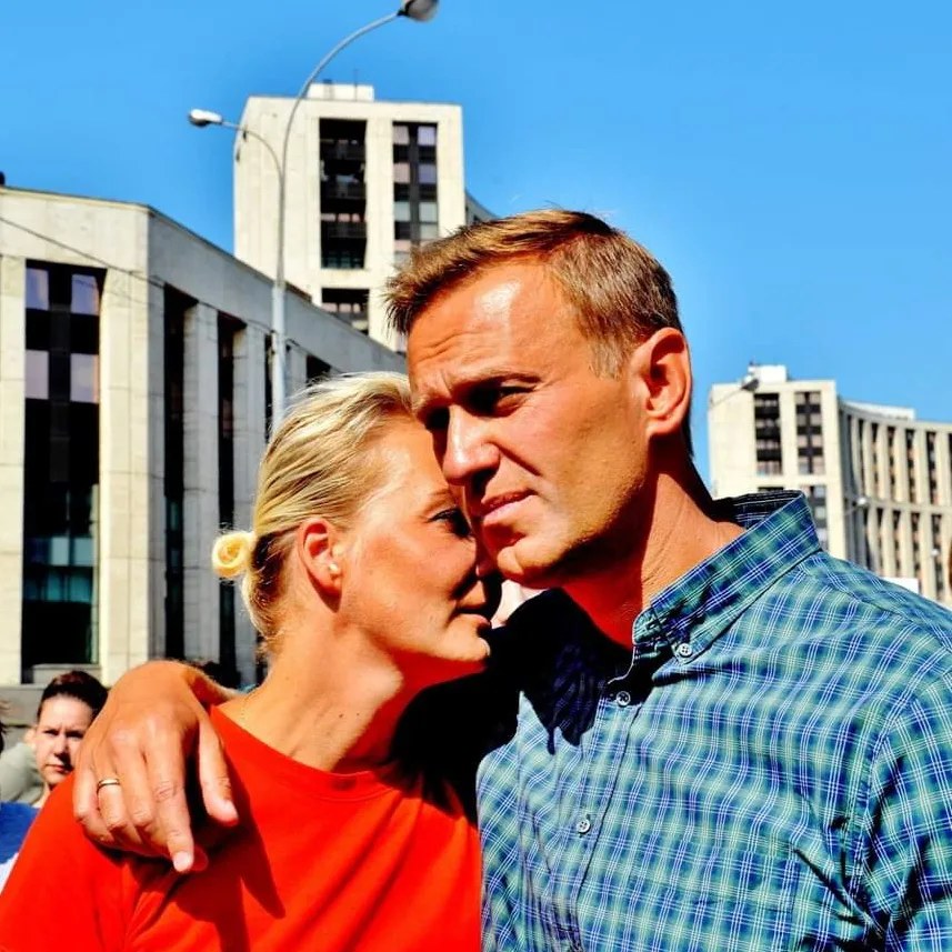 納瓦尼結褵24年的妻子尤莉雅誓言要繼承丈夫遺志對抗普丁，為俄羅斯自由而戰。（圖／翻攝自FB@navalny）