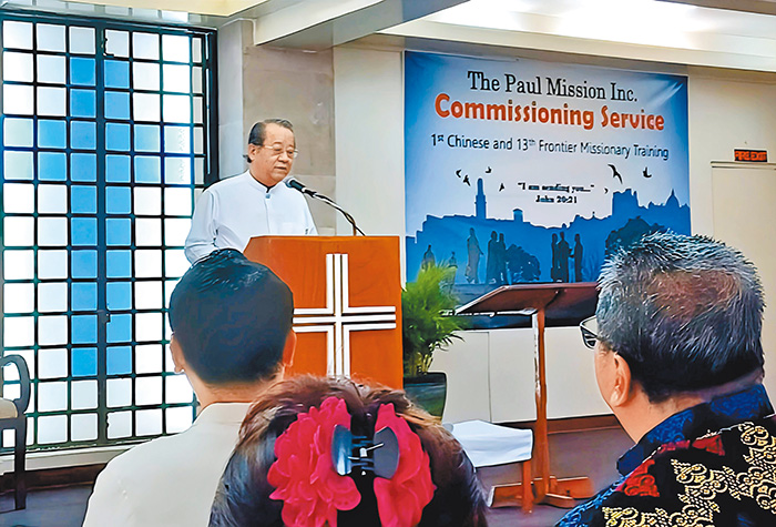 朱奔野牧師在保羅宣教會菲律賓海外訓練中心分享。（受訪者提供）