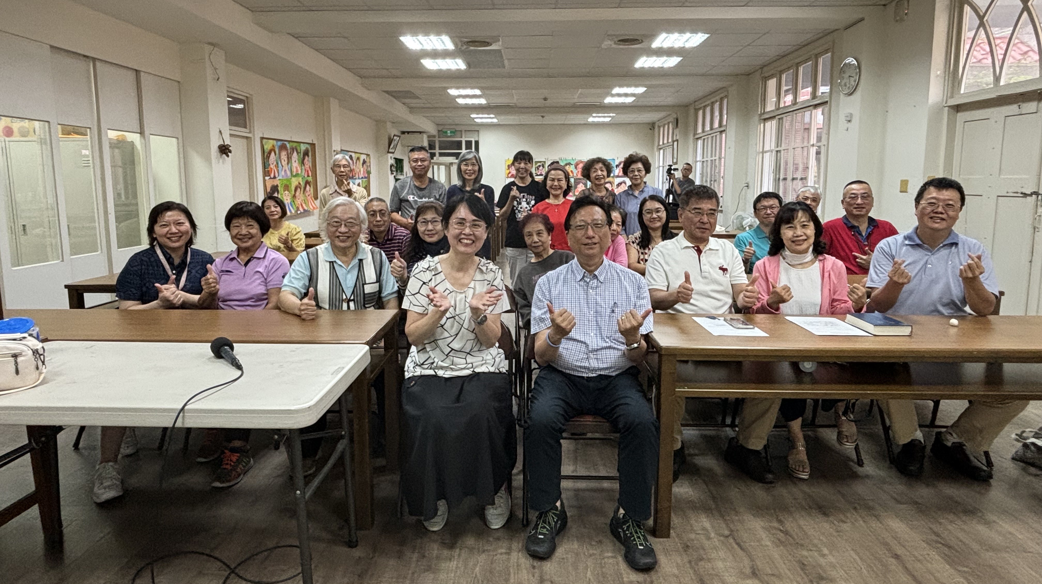 與會的學員們和老師合照。(圖/李容珍攝影)