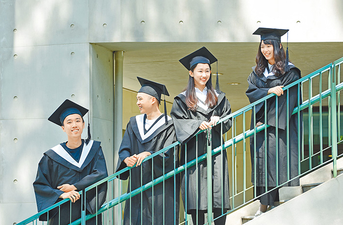 根據調查，中原大學畢業生投入職場，所學專業與所從事工作的學用相符程度高達八成。