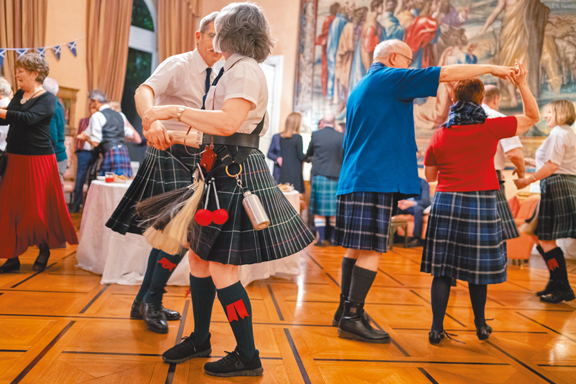 蘇格蘭傳統舞蹈充滿熱情。（Photo by UK in Italy/flickr/cc）