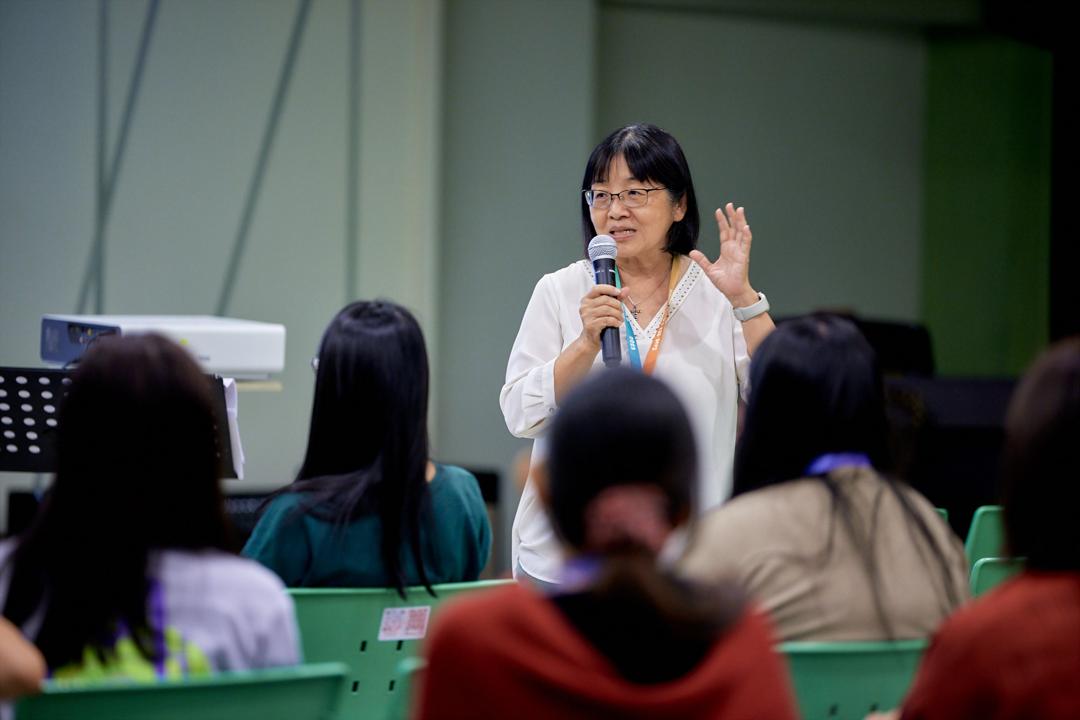 何李颖璇师母在教会分享。（图/受访者提供）