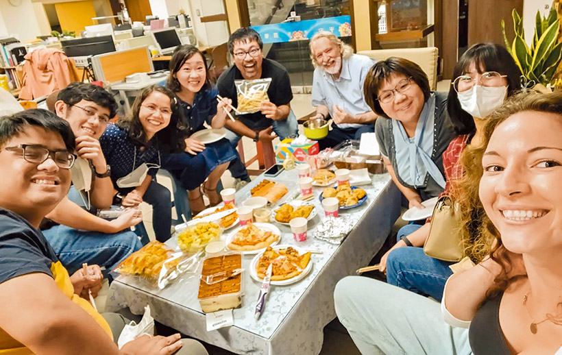 小組一起用餐。（圖／武昌教會提供）