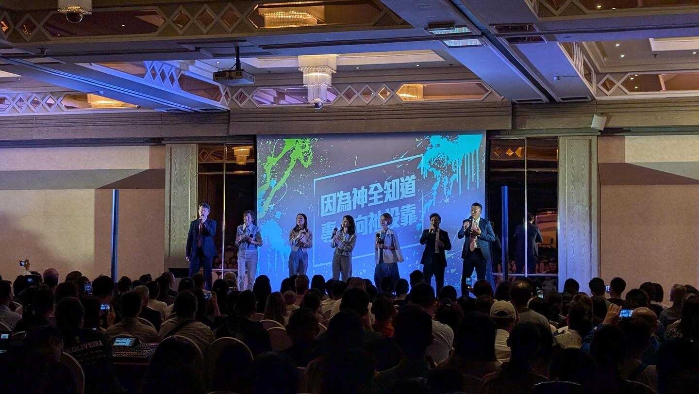 天韻合唱團首度在杜拜演唱。(圖柳子駿臉書)