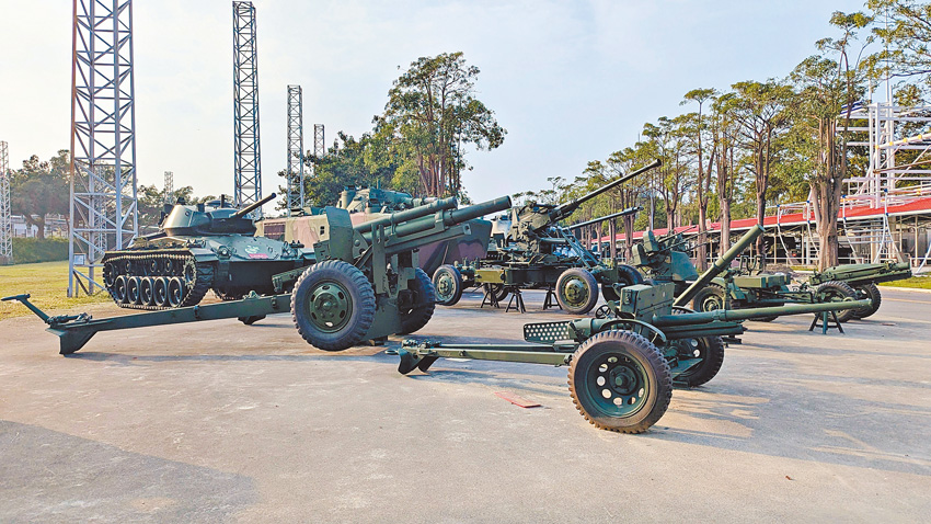 海軍陸戰隊隊史館外的武器戰車。