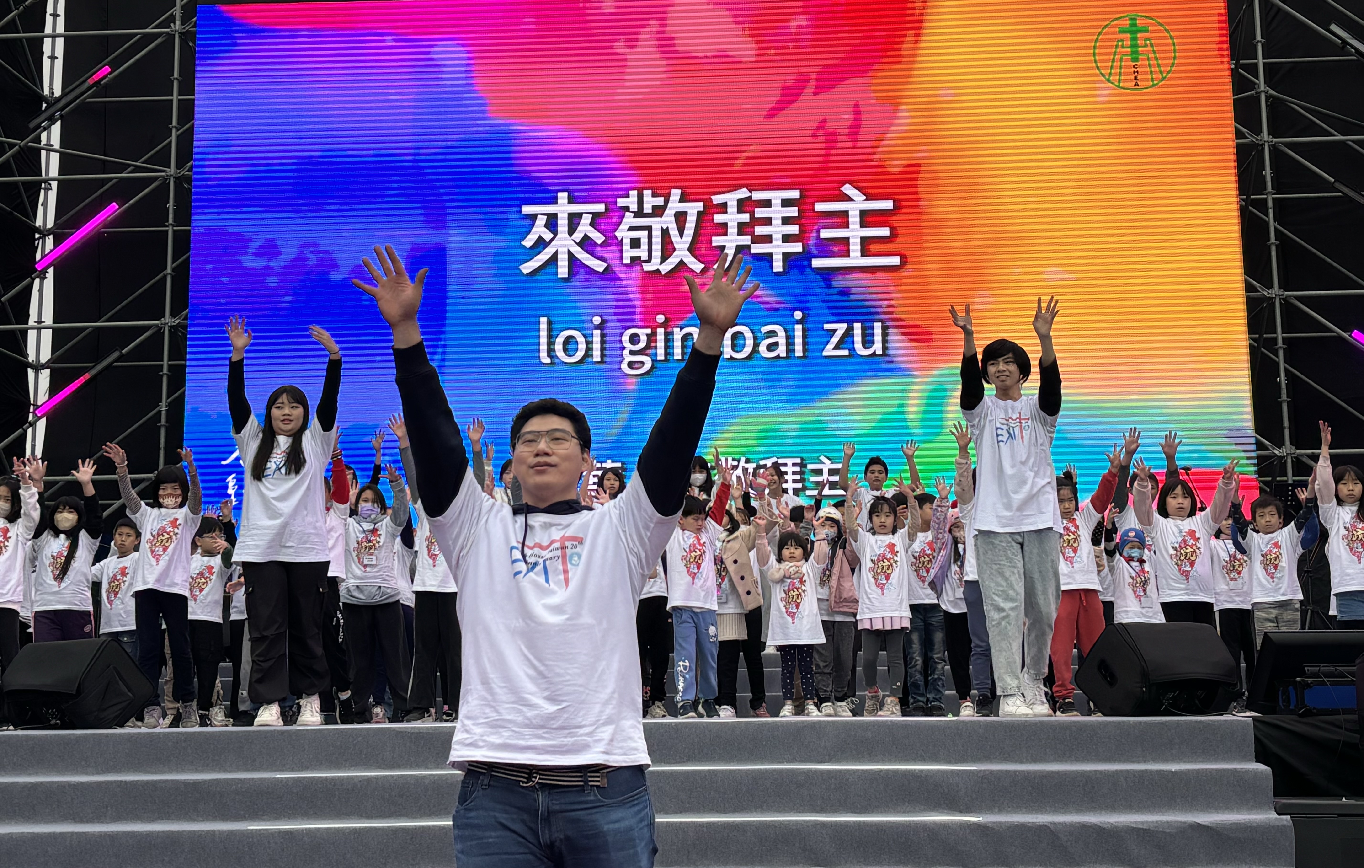 兒童百人詩班獻唱。（圖／李容珍攝影）