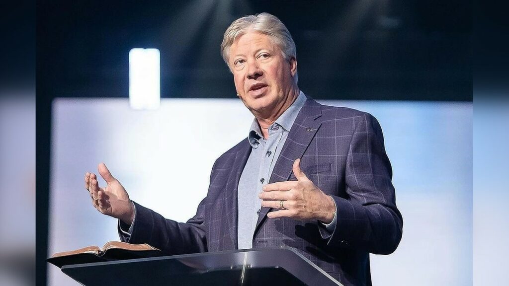 莫里斯於2000年創立了美國巨型教會之一，天門教會。（圖／IG@Gateway Church)