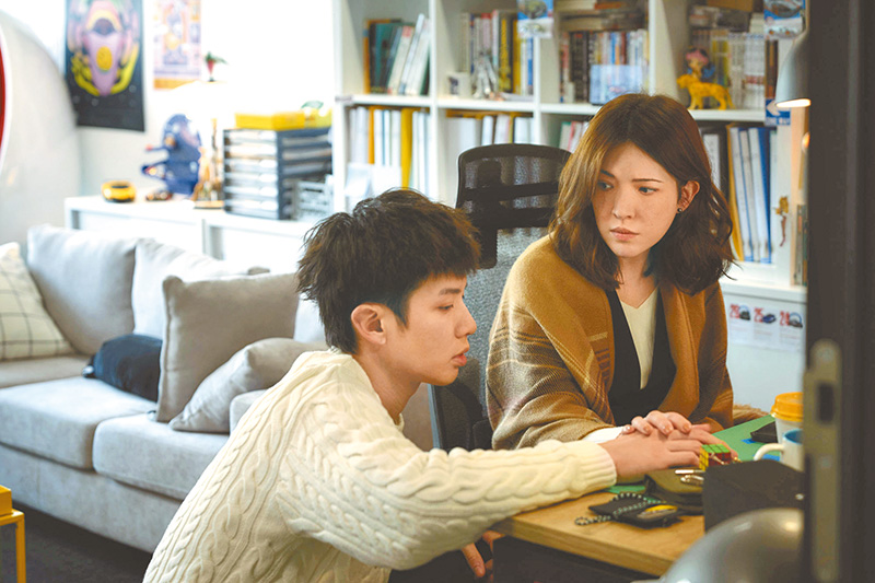 在關係中受傷的Rebecca，面對年輕的于向立，不敢輕言說愛。（劇照由公視、MyVideo提供）