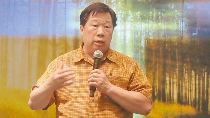 紐約神學教育中心暨漢語網絡神學院院長丘放河牧師。