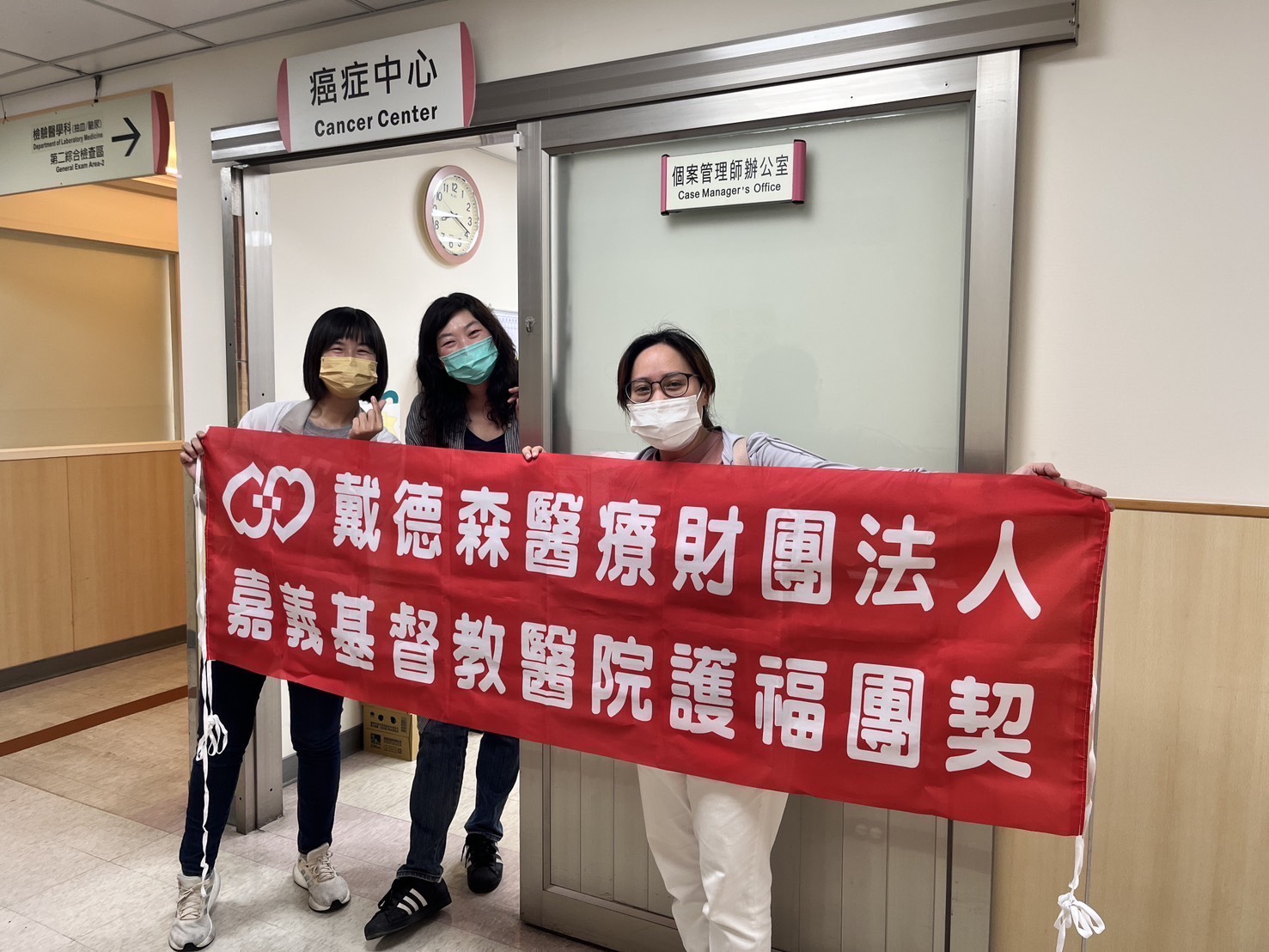 為加班人員快閃送祝福。(受訪者提供)