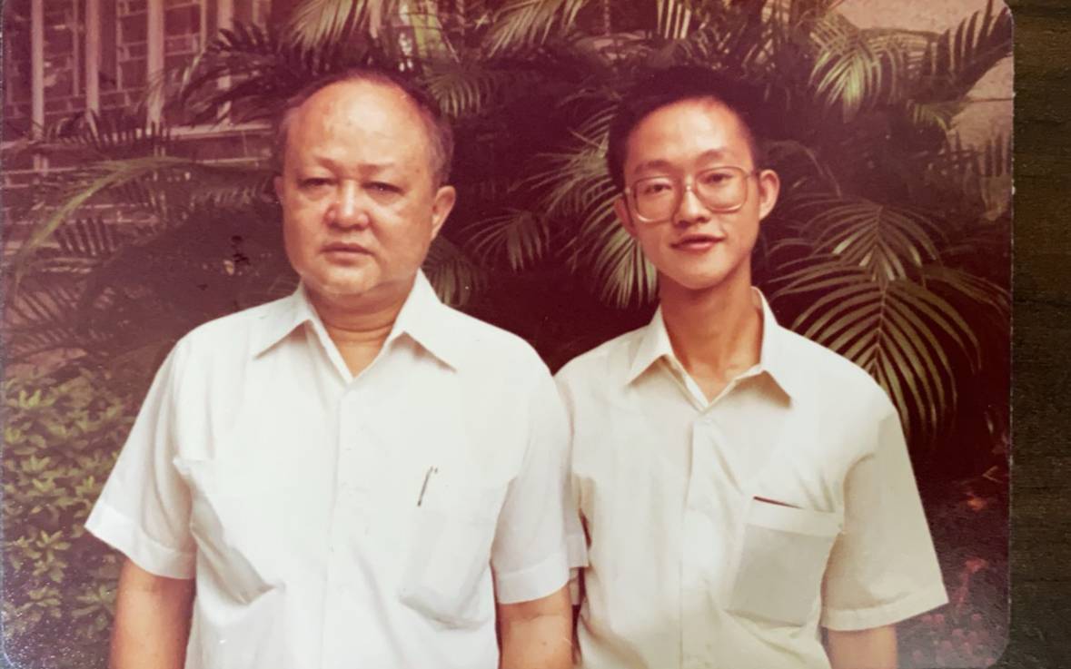 吳庶深與爸爸。（受訪者提供）