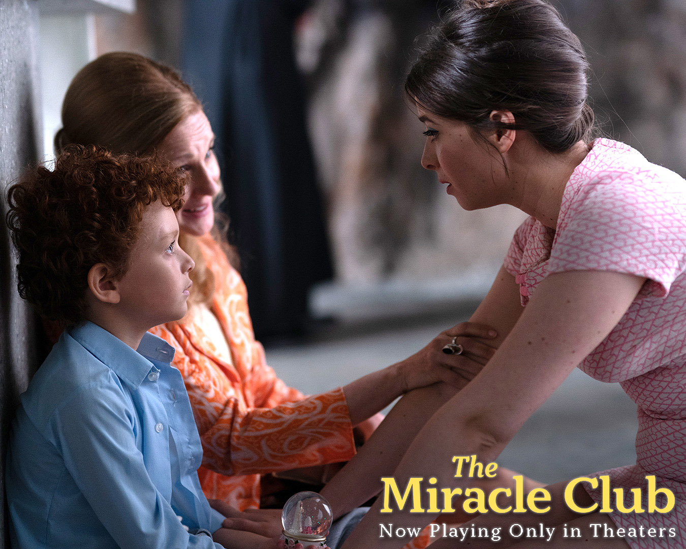 克麗絲奉勸年輕的桃莉，耐心給兒子多些時間。（劇照來源：The Miracle Club FB）