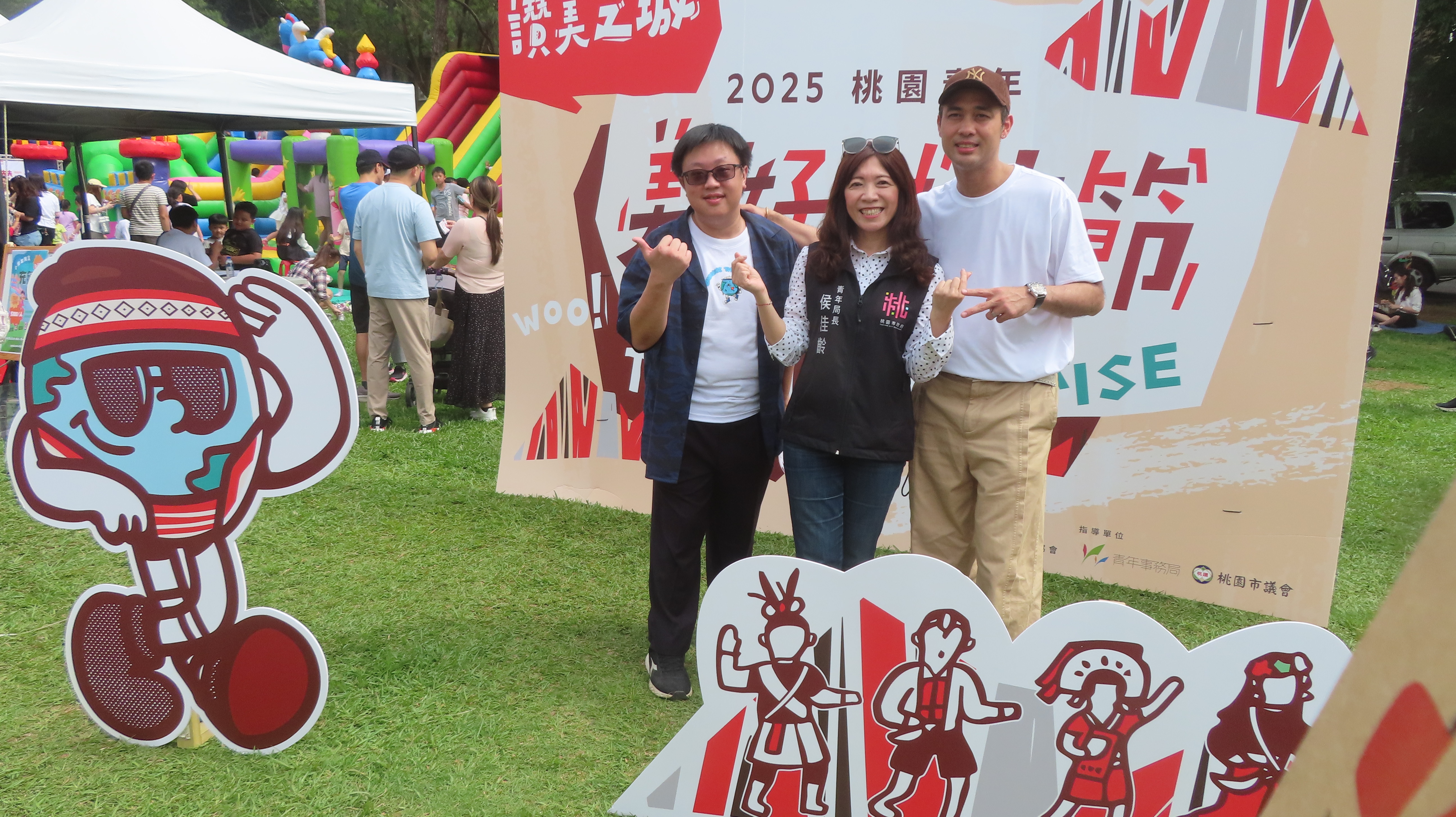 寇乃迪傳道，侯佳齡局長和黃祈和牧師合影。（圖/梁敬彥攝影）
