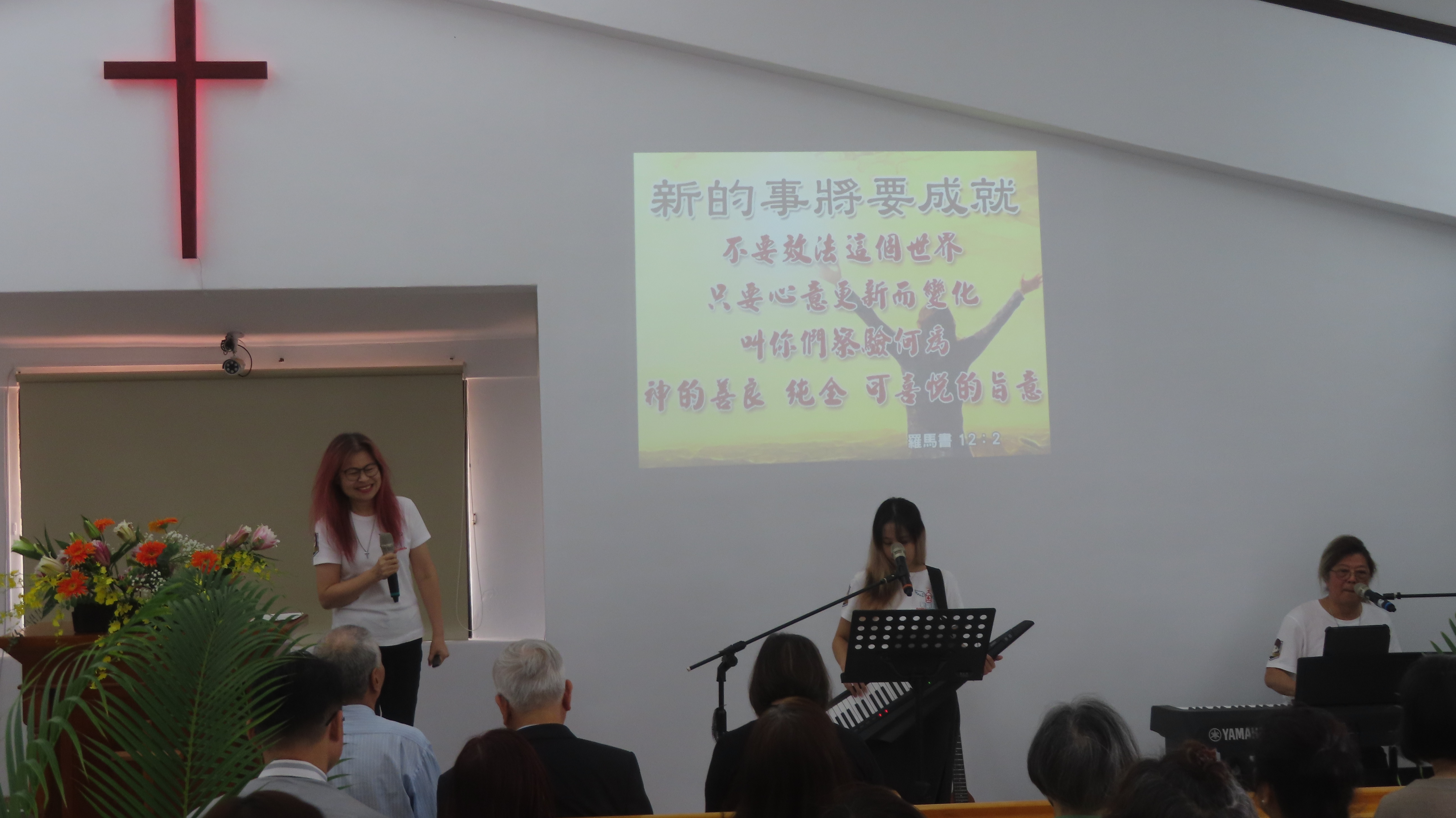 多次參與仁愛之家福音聚會服事的氧氣筒樂團獻詩。。（圖/梁敬彥攝影）