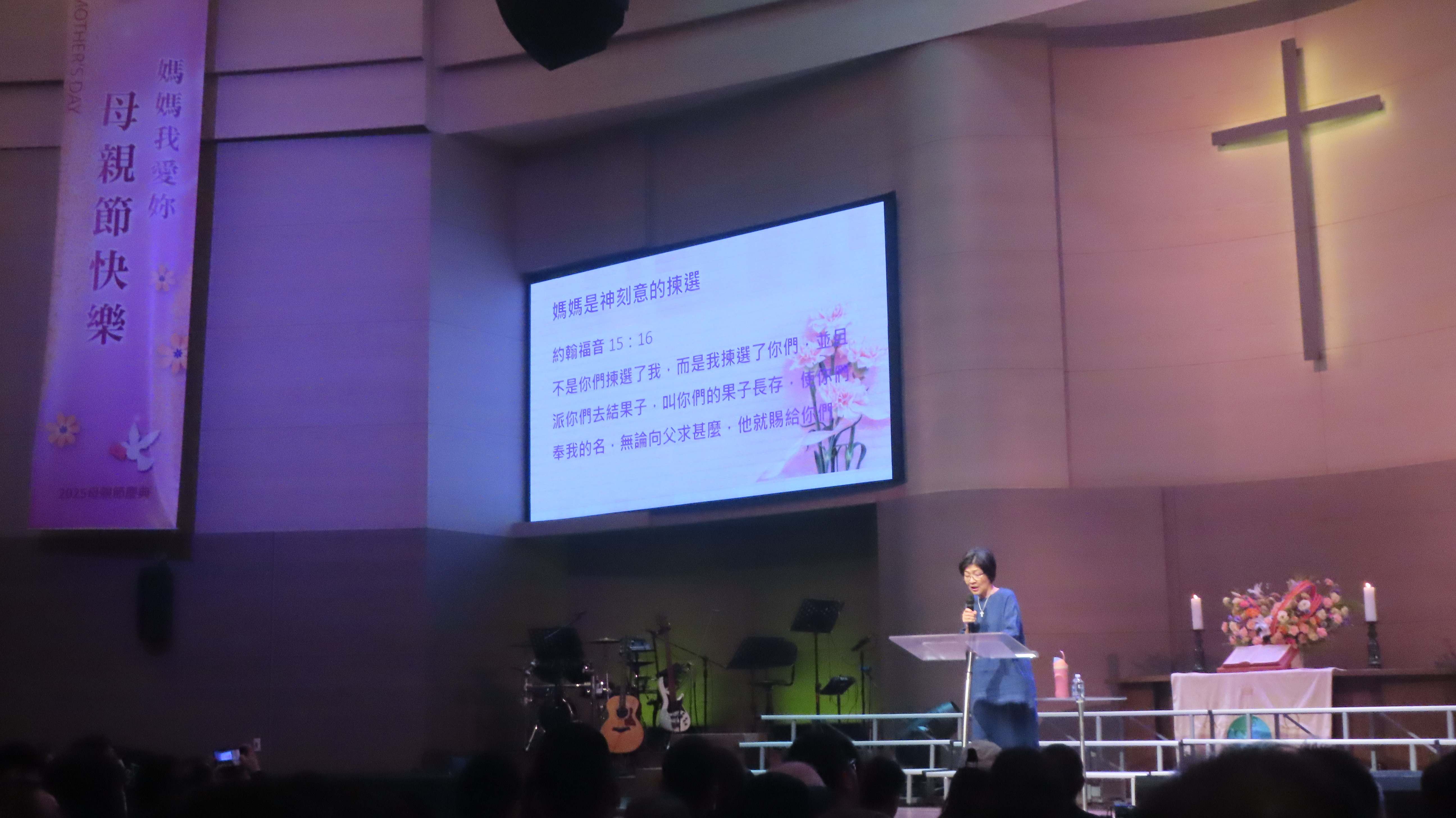 葉美足師母分享媽媽的感手與難為。（圖/梁敬彥攝影）