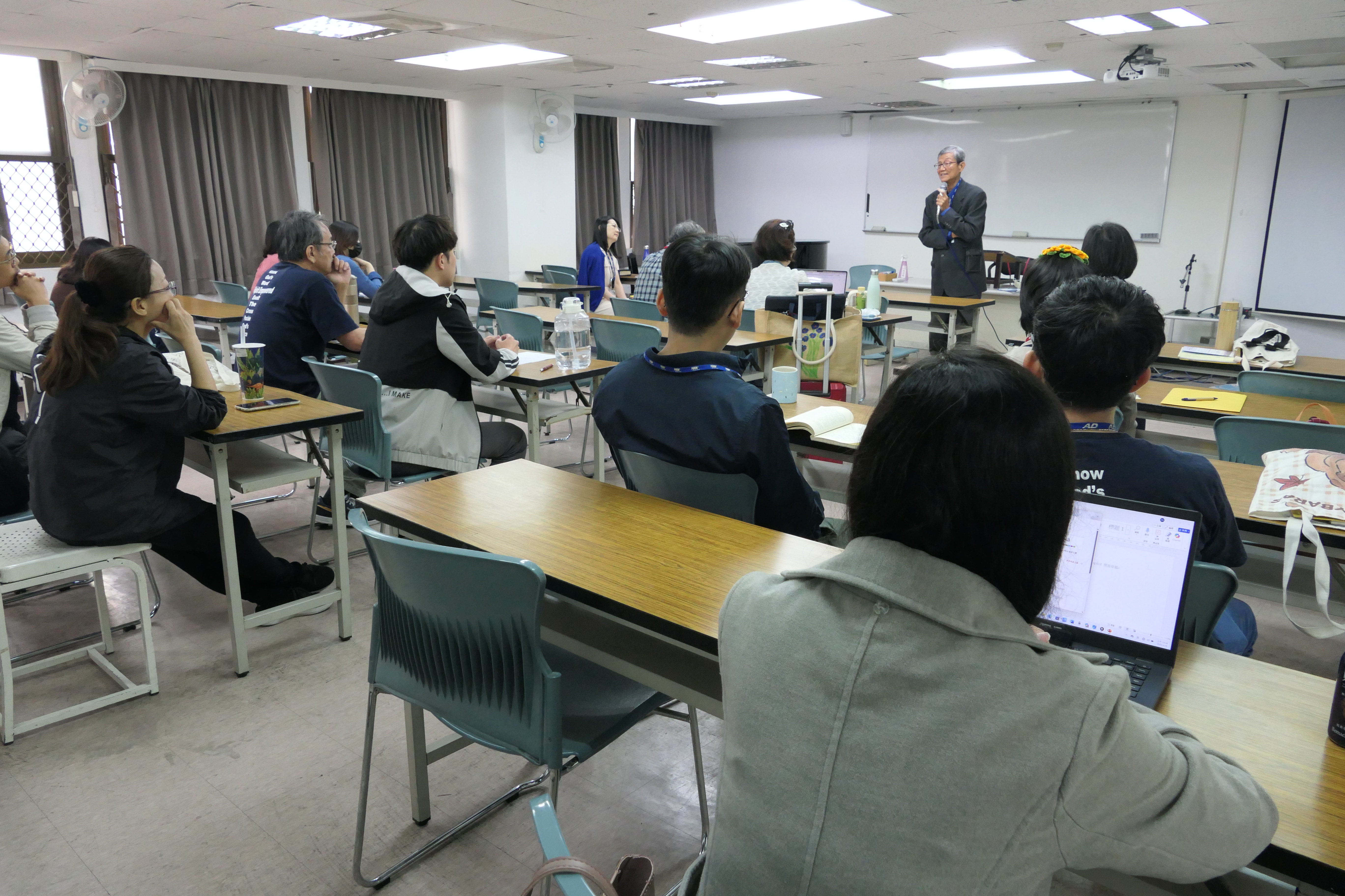 張宰金副院長課室分享。(圖/中台神學院提供)