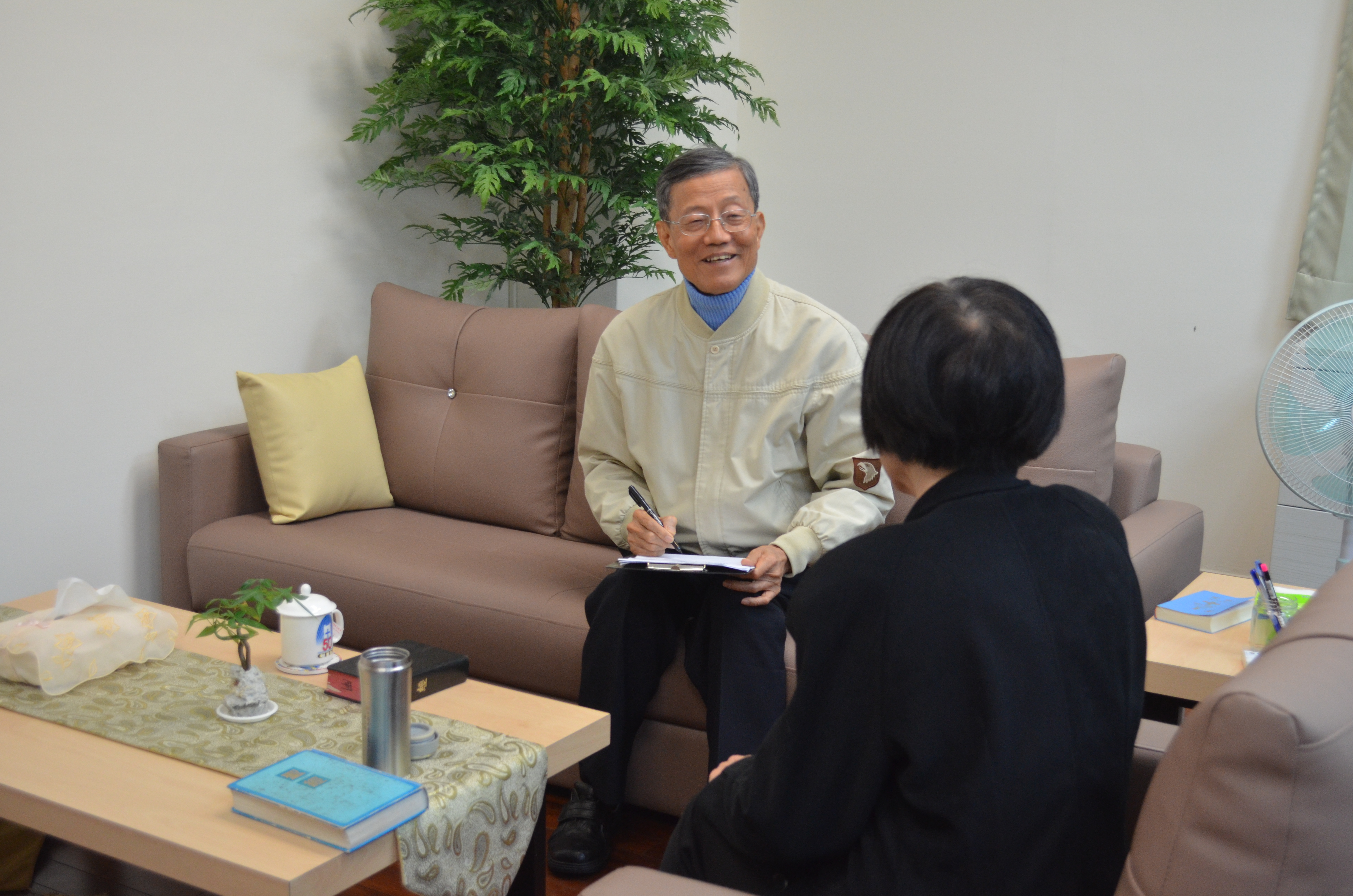 張副院長實際在會心園諮商中心協談，也帶領學生實習。(圖/中台神學院提供)