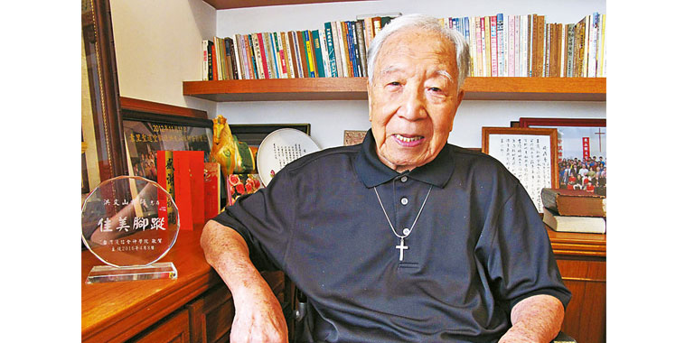 洪文山牧師生前接受本報專訪。