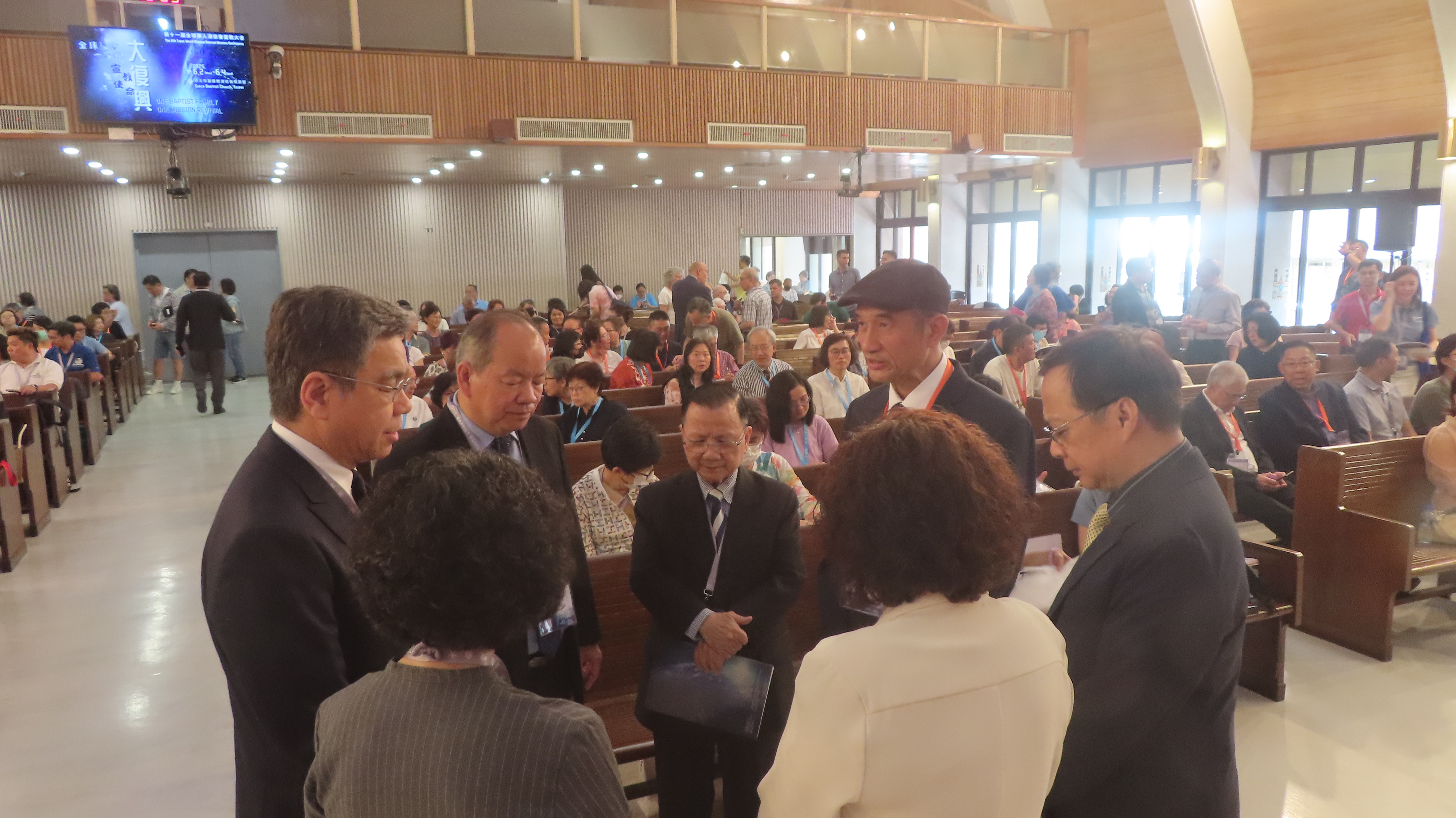 黃烱榕牧師帶柳聚會前禱告。（圖/梁敬彥攝影）