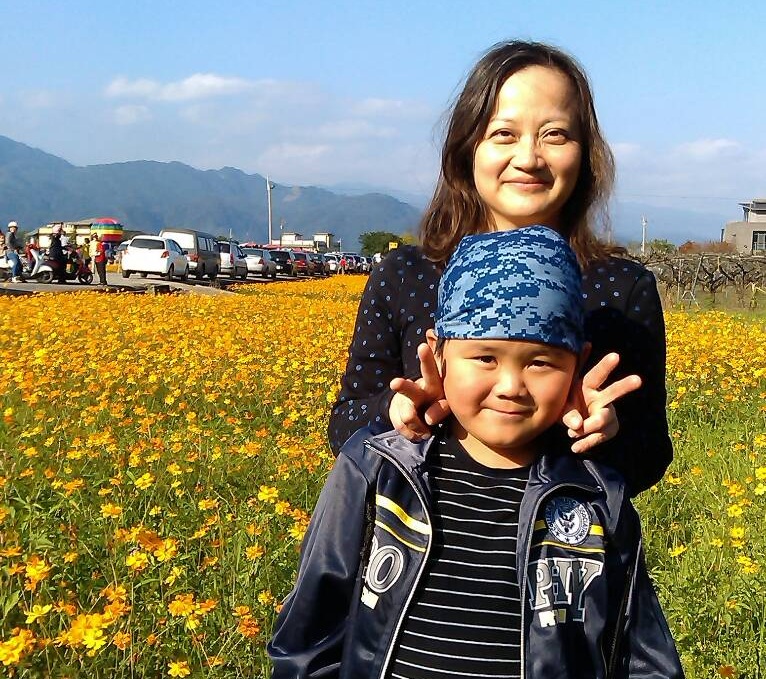 游思佳和羅子恩幼年時的合照。(圖/游思佳傳道提供)
