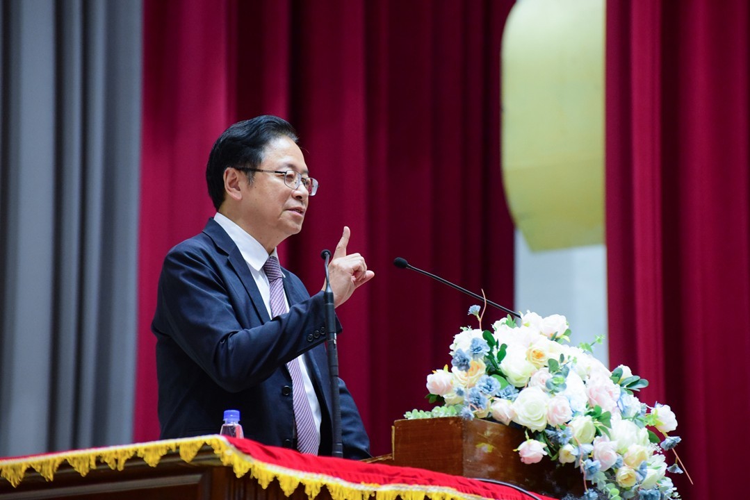 桃園市長張善政出席致賀，強調課程的價值不僅在於成績，更在於所蘊含的核心精神。(中原大學提供)