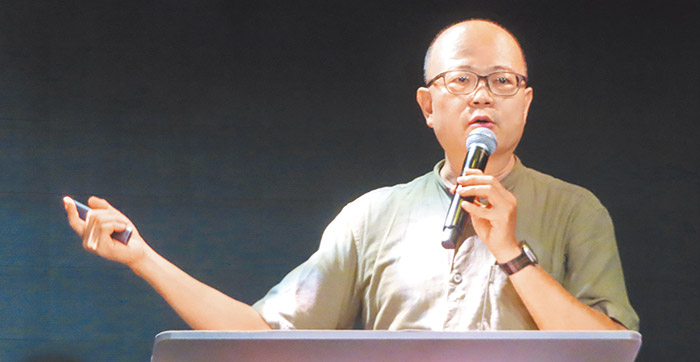 梁家宏主任。
