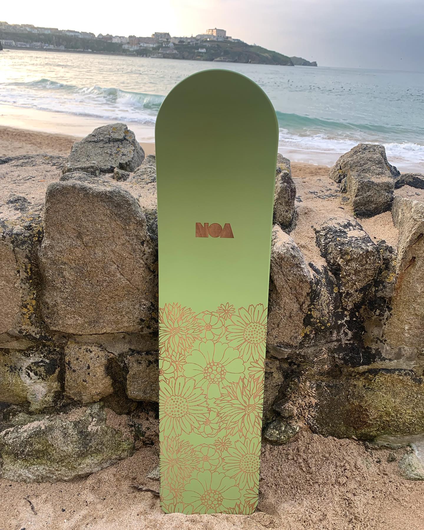 諾亞衝浪共作坊製作的環保衝浪板。（圖／翻攝自www.noasurf.co.uk）
