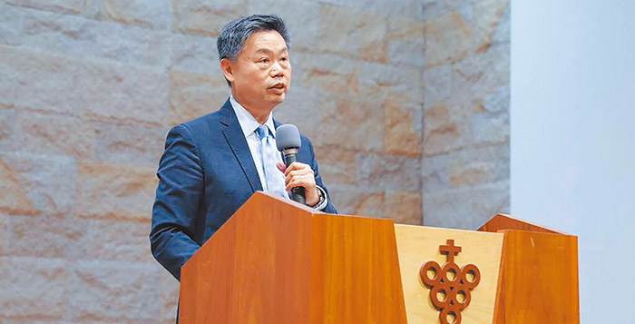 台北信友堂主任牧師鍾興政（圖／受訪者提供）
