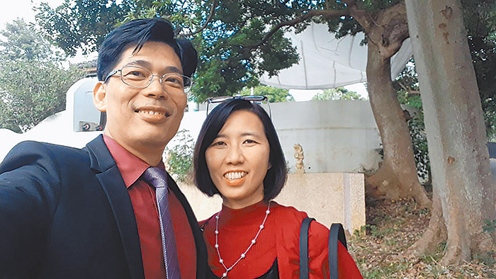 蕭智勤陳嘉韻牧師夫婦。