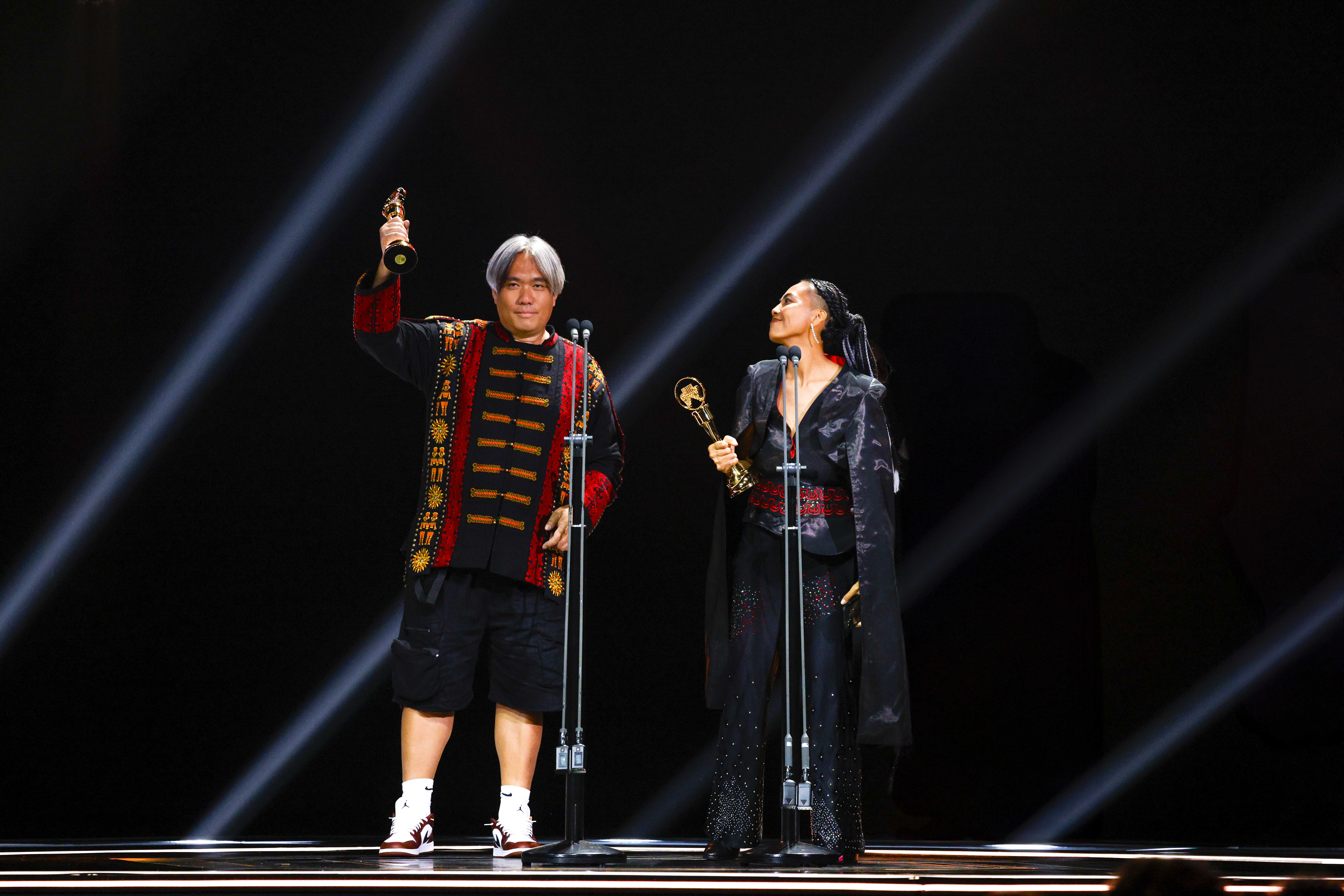 吳蒙惠（左）和戴曉君獲編曲人獎。（圖/台視提供）