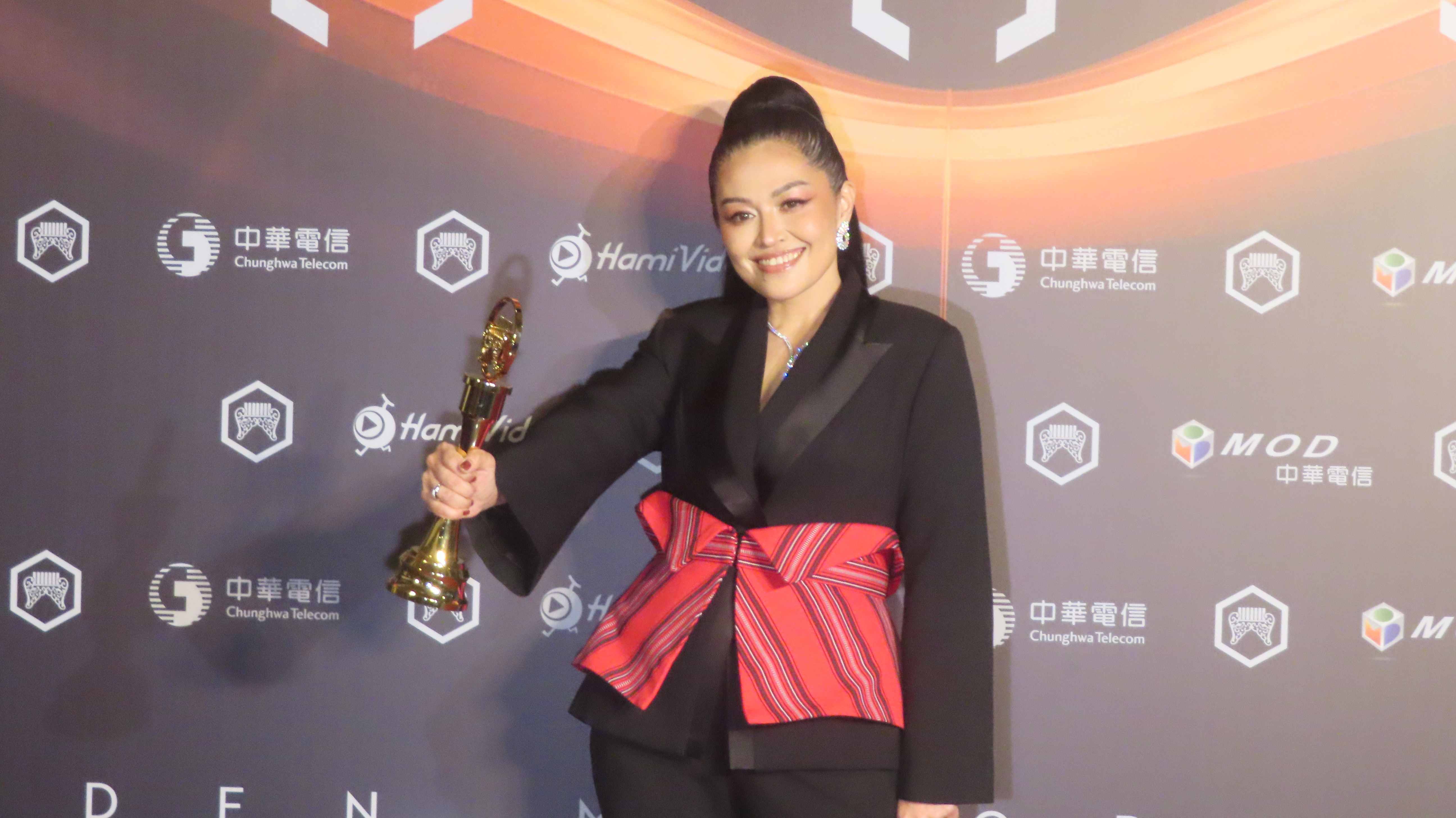 姑慕・巴紹高舉主名榮耀上帝。（圖/梁敬彥攝影）
