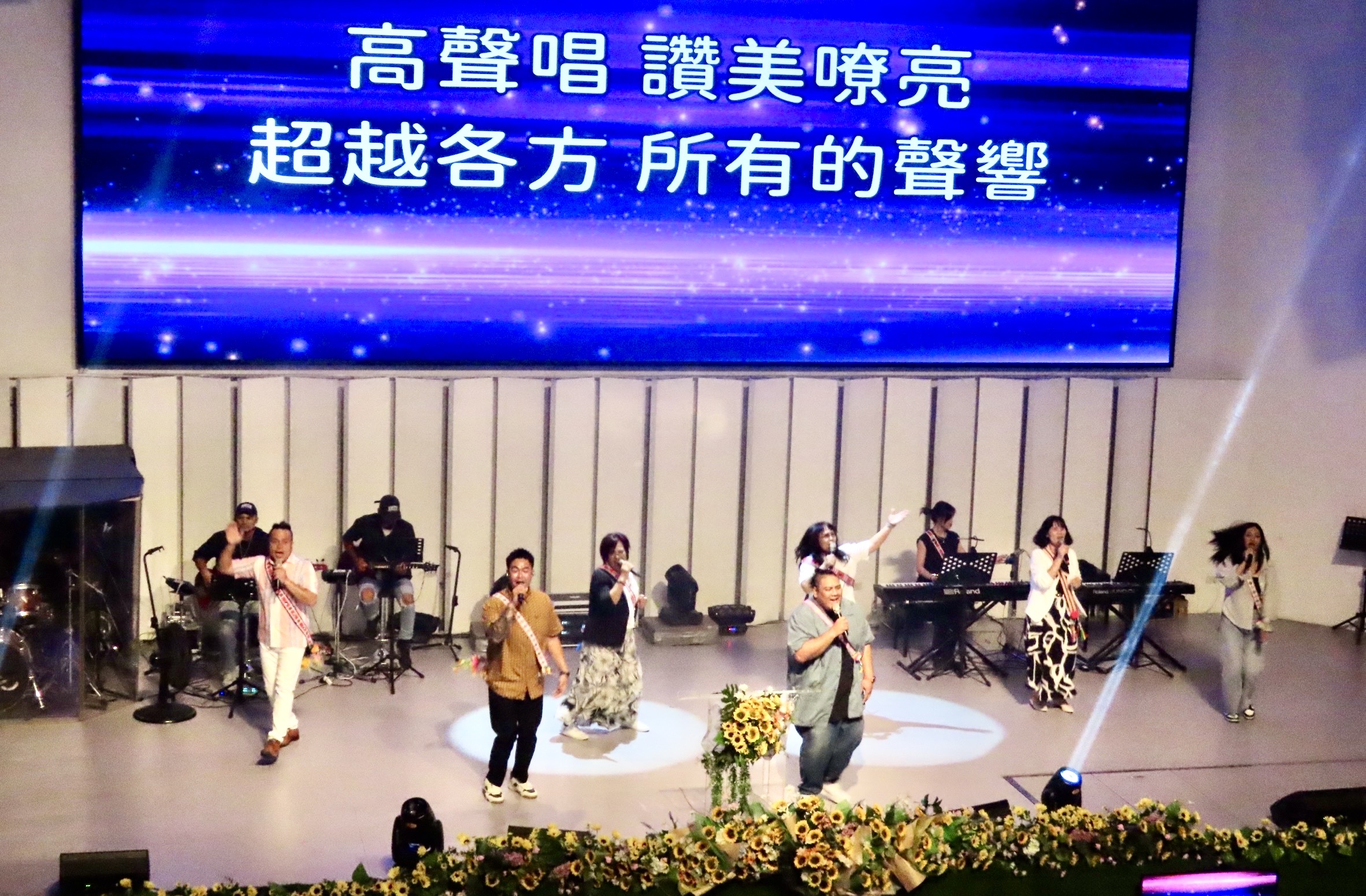 會前敬拜。(圖/李容珍攝影)