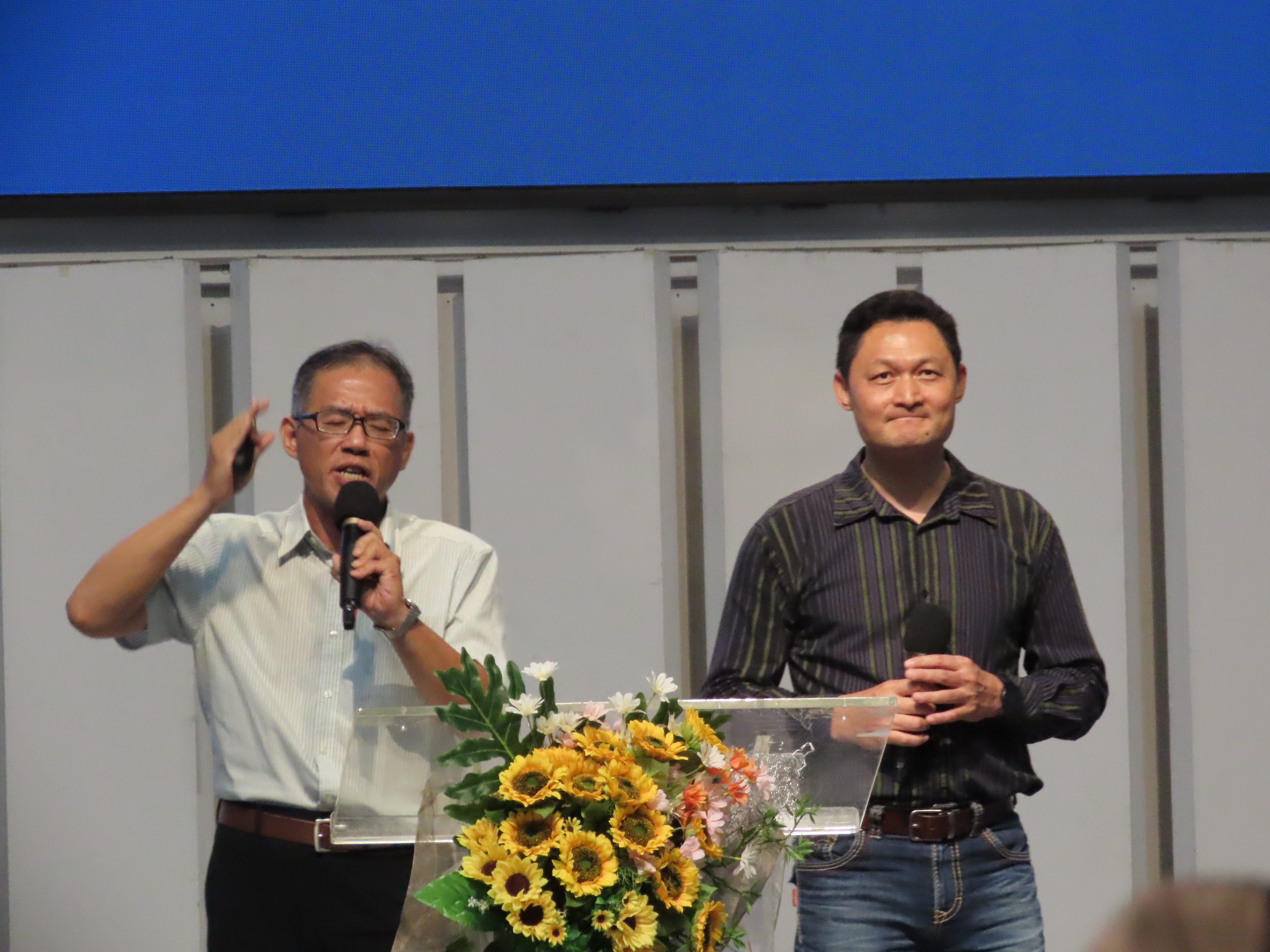 台中市校園之愛學生志工運動聯盟協會總幹事林世平牧師和新向教會楊創智牧師。(圖/李容珍攝影)